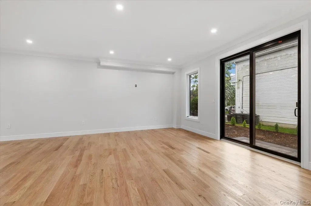 1028 E Broadway Woodmere NY 11598