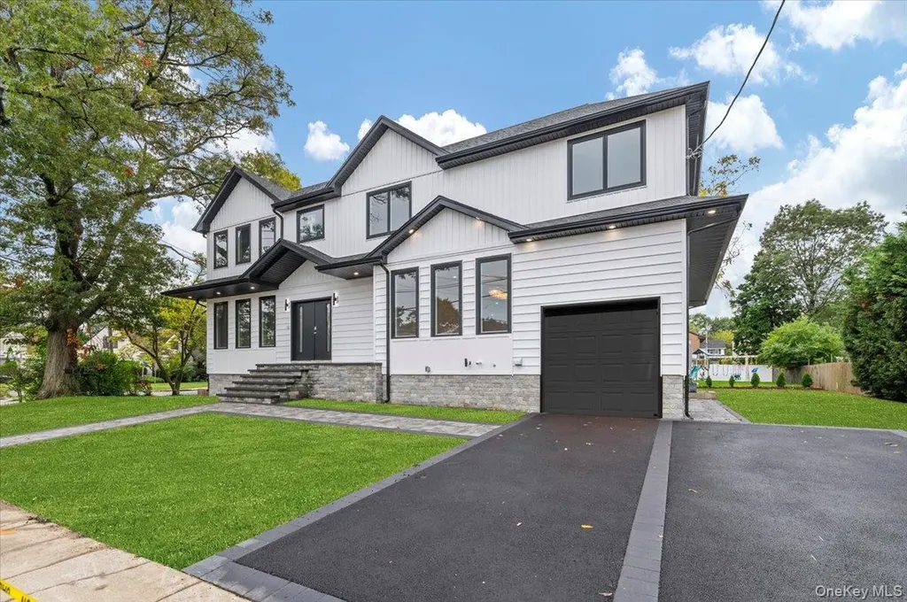 1028 E Broadway Woodmere NY 11598