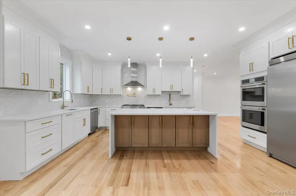 1028 E Broadway Woodmere NY 11598