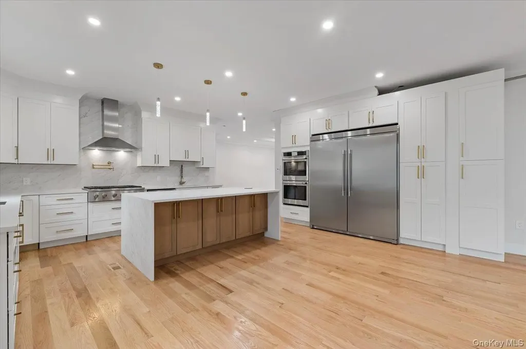 1028 E Broadway Woodmere NY 11598