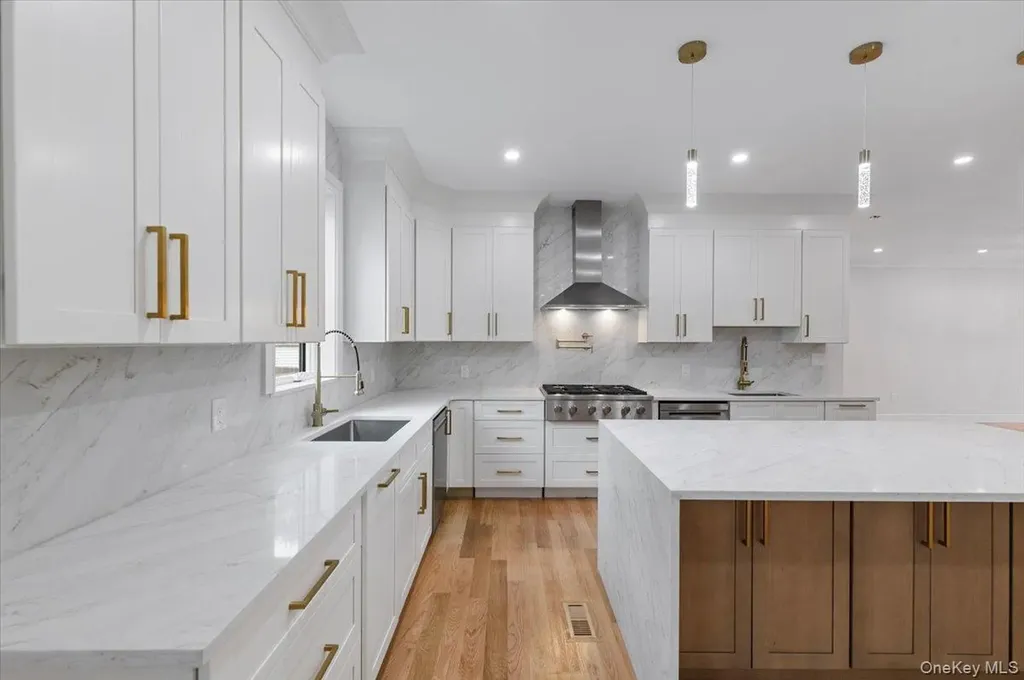 1028 E Broadway Woodmere NY 11598