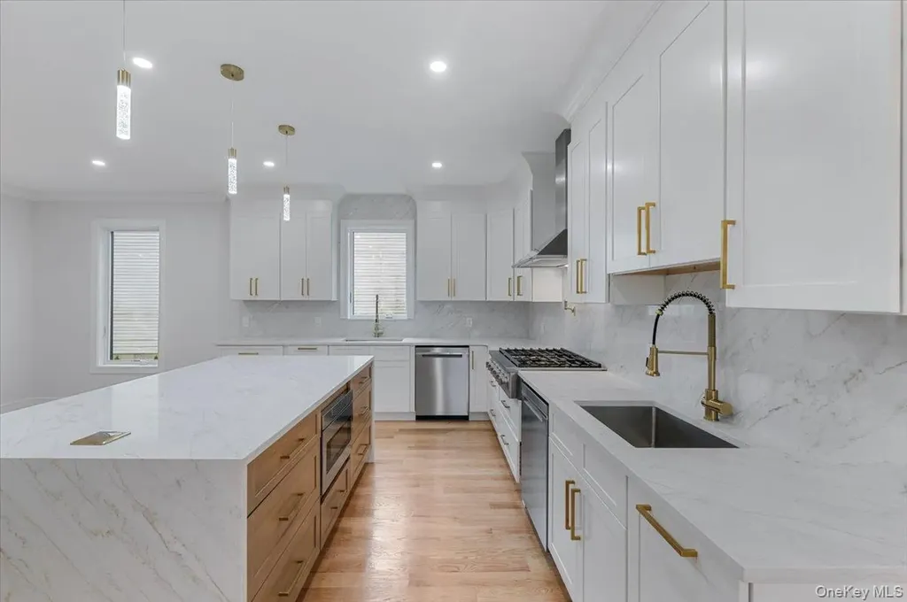 1028 E Broadway Woodmere NY 11598