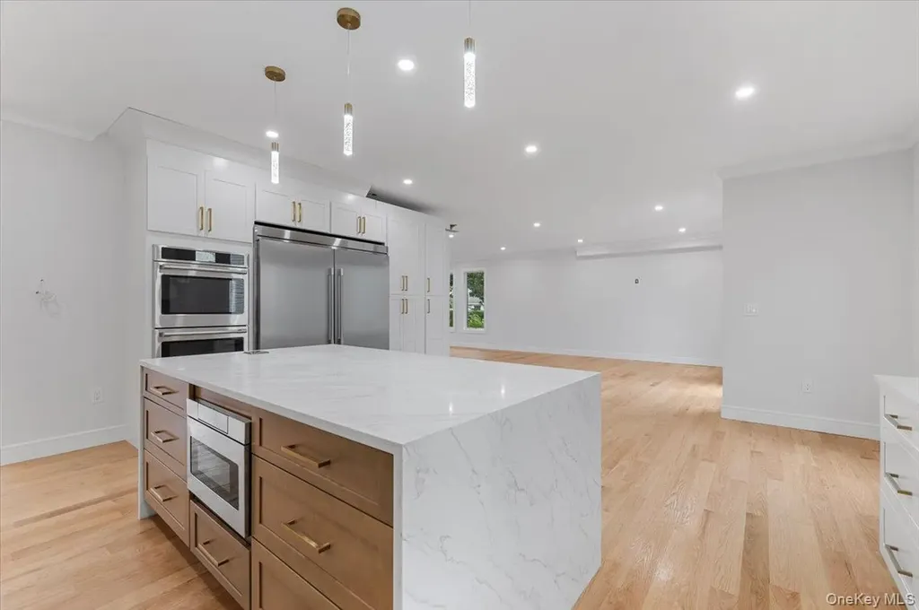 1028 E Broadway Woodmere NY 11598