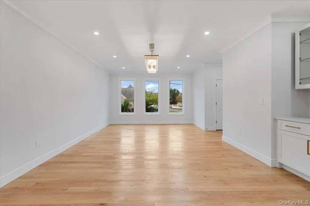 1028 E Broadway Woodmere NY 11598