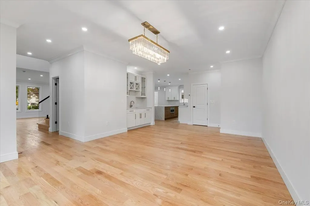 1028 E Broadway Woodmere NY 11598
