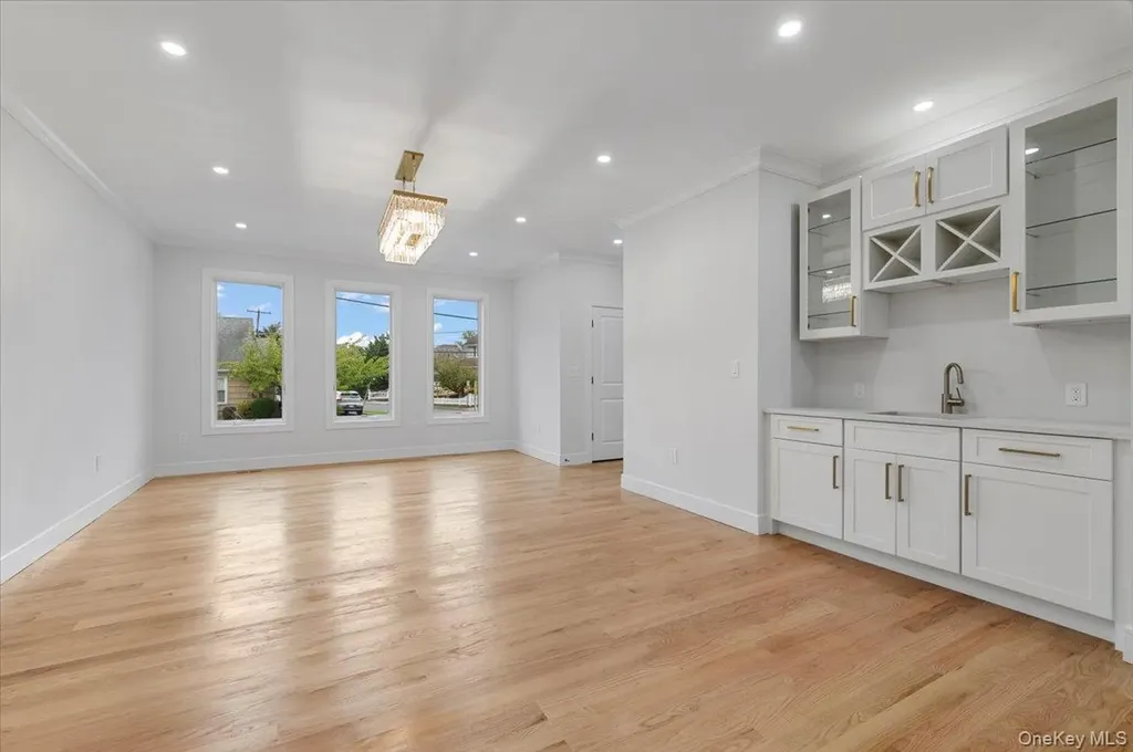 1028 E Broadway Woodmere NY 11598