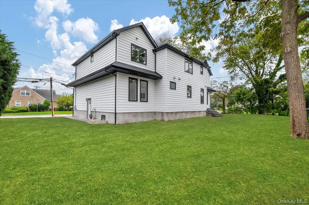 1028 E Broadway Woodmere NY 11598