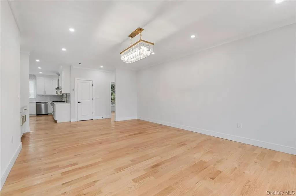 1028 E Broadway Woodmere NY 11598