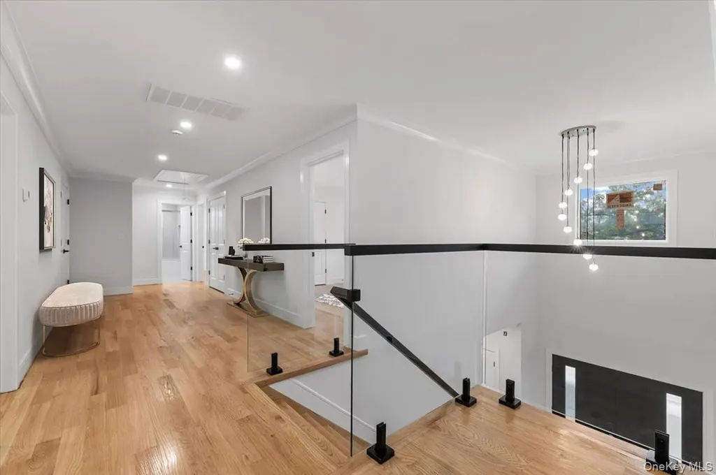 1028 E Broadway Woodmere NY 11598
