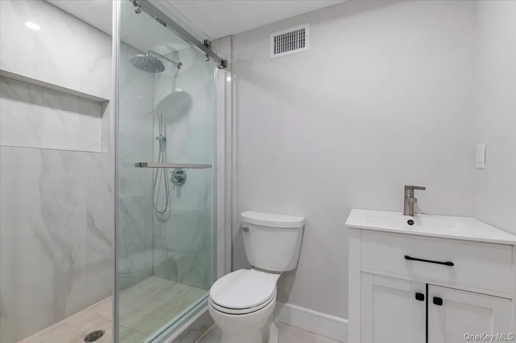 1028 E Broadway Woodmere NY 11598