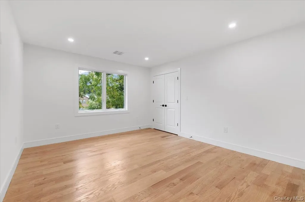 1028 E Broadway Woodmere NY 11598