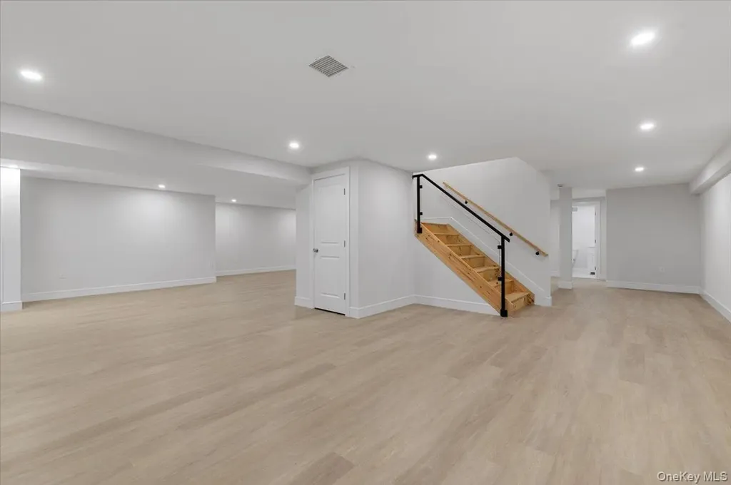 1028 E Broadway Woodmere NY 11598