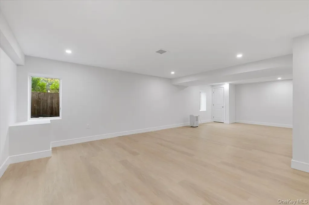 1028 E Broadway Woodmere NY 11598