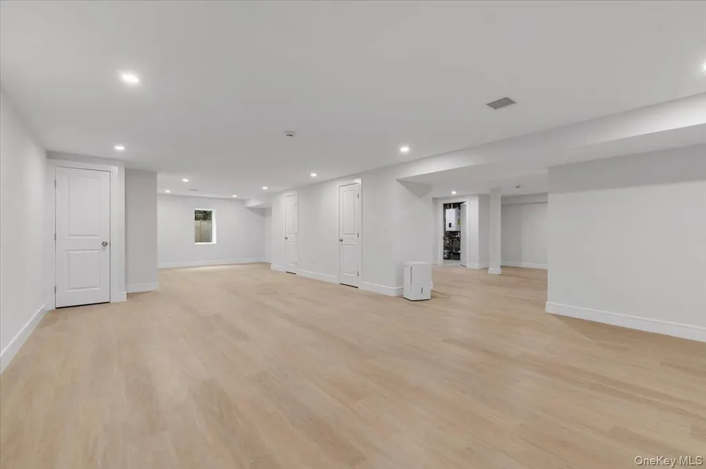 1028 E Broadway Woodmere NY 11598