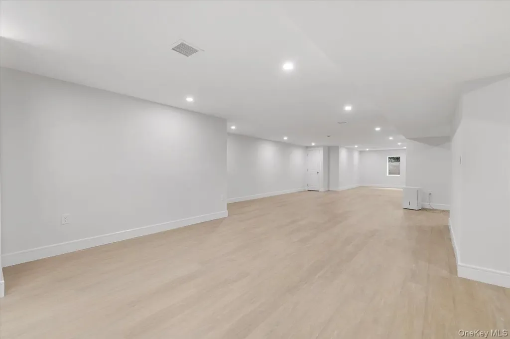 1028 E Broadway Woodmere NY 11598