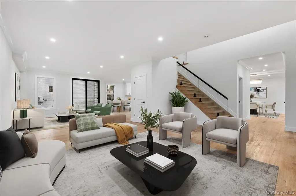 1028 E Broadway Woodmere NY 11598