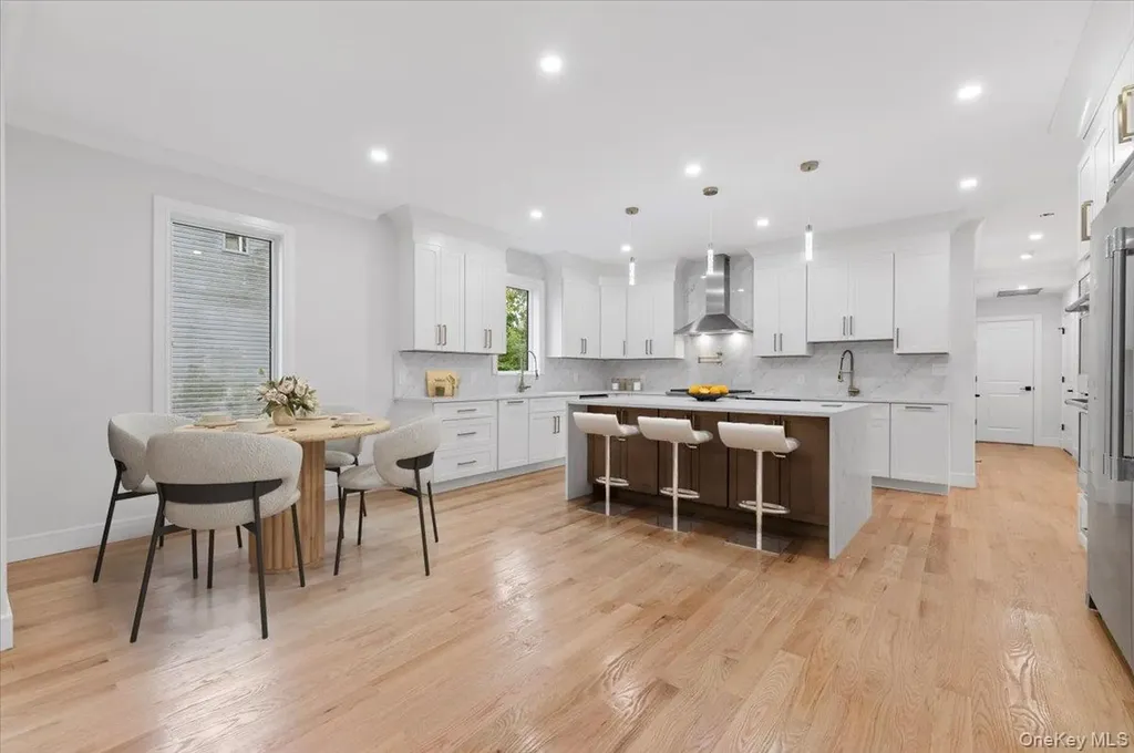 1028 E Broadway Woodmere NY 11598