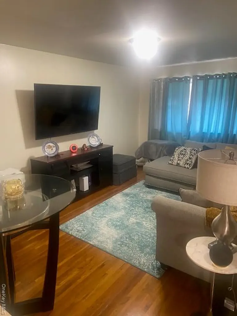 947 E 229th Street Bronx NY 10466