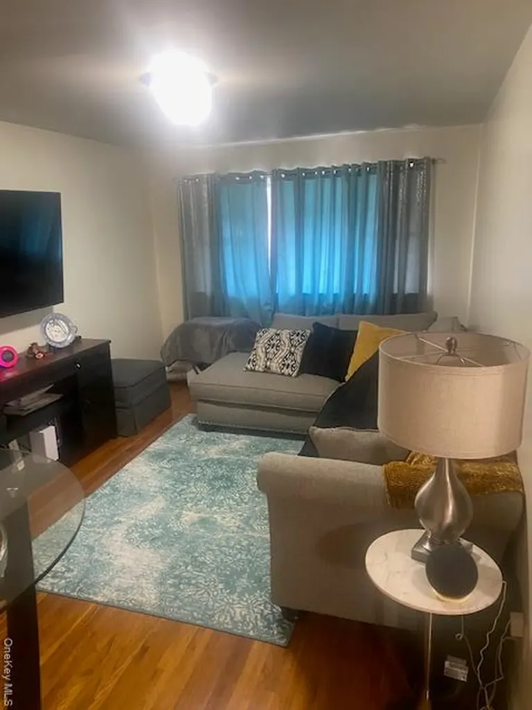 947 E 229th Street Bronx NY 10466
