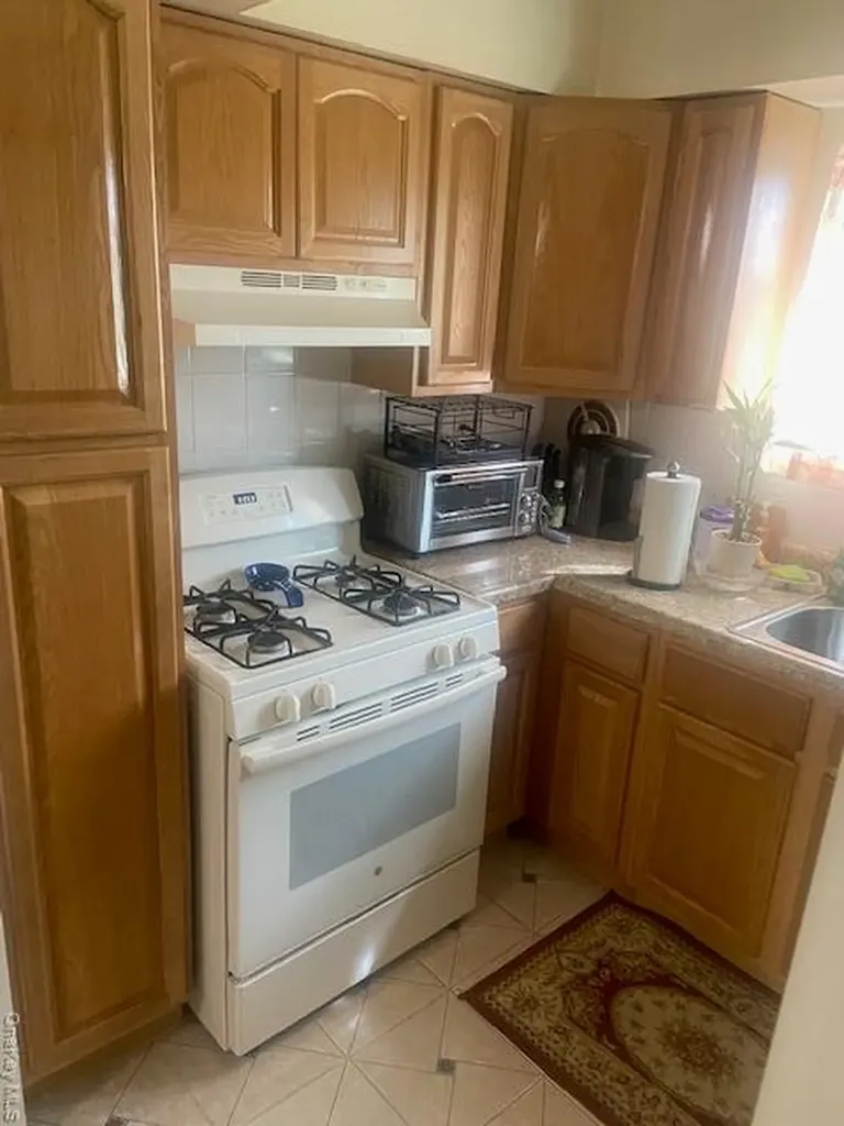 947 E 229th Street Bronx NY 10466