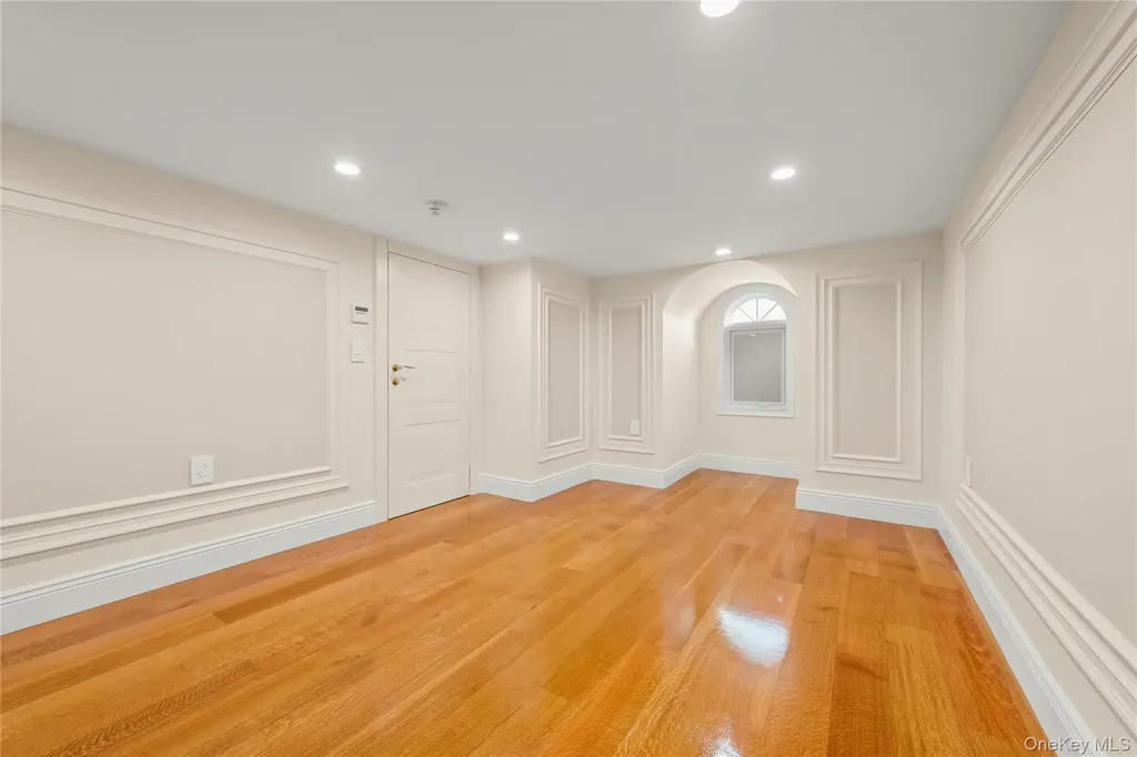 18108 69th Avenue Fresh Meadows NY 11365