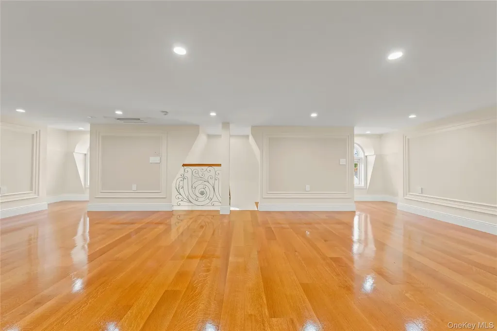 18108 69th Avenue Fresh Meadows NY 11365