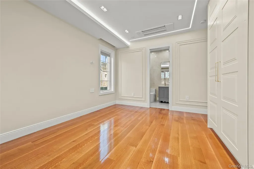 18108 69th Avenue Fresh Meadows NY 11365
