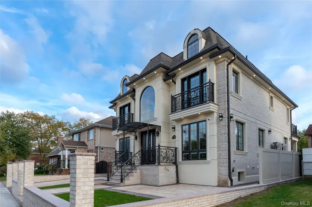 18108 69th Avenue Fresh Meadows NY 11365