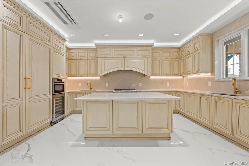 18108 69th Avenue Fresh Meadows NY 11365