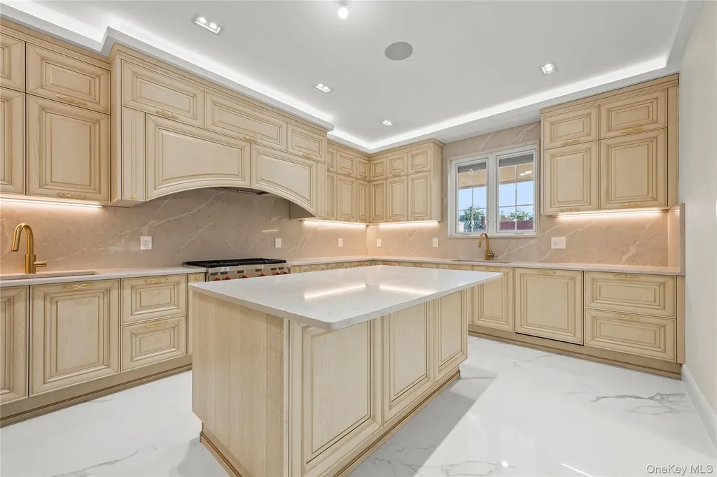18108 69th Avenue Fresh Meadows NY 11365