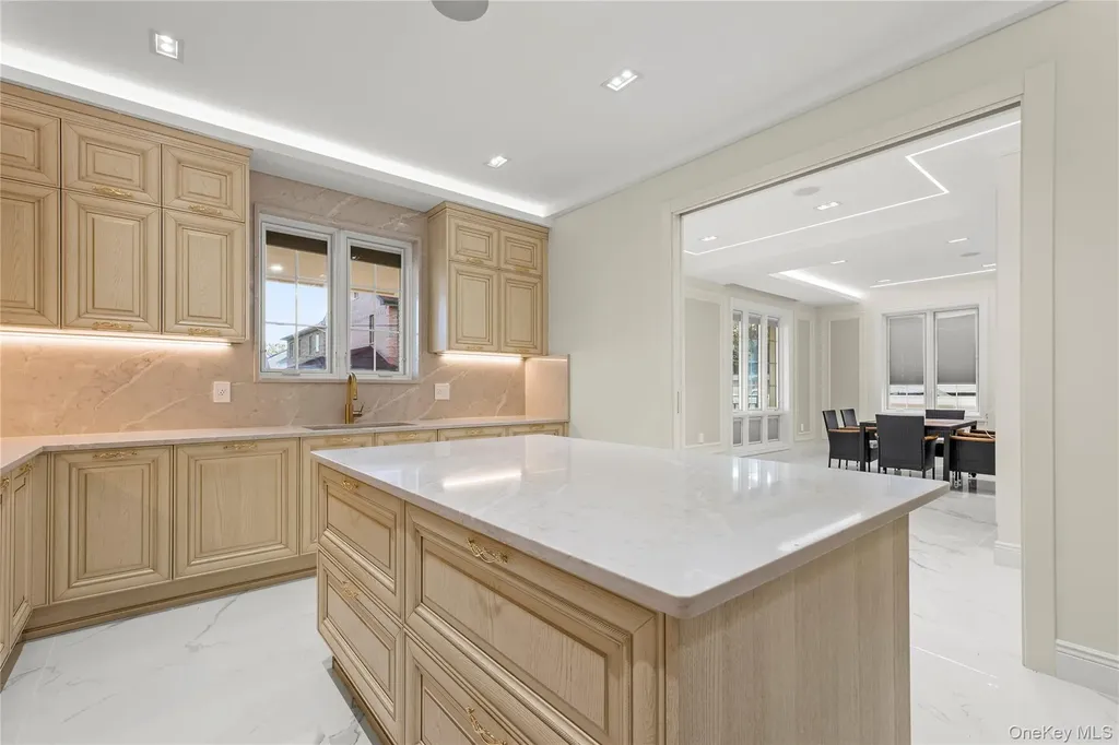 18108 69th Avenue Fresh Meadows NY 11365