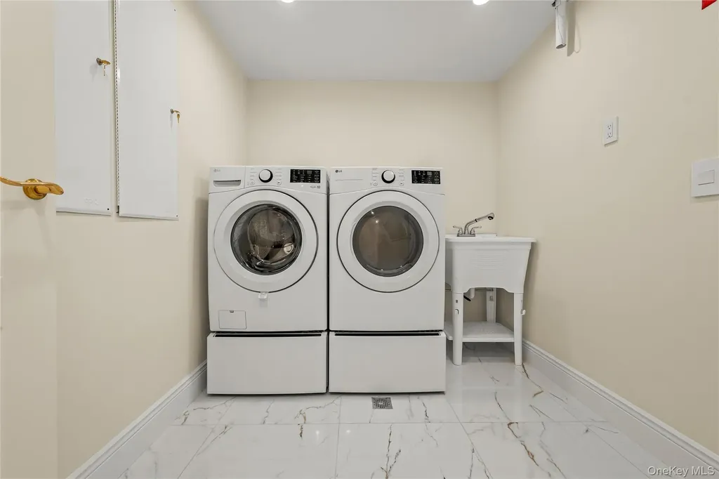 18108 69th Avenue Fresh Meadows NY 11365