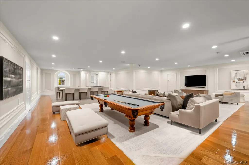 18108 69th Avenue Fresh Meadows NY 11365