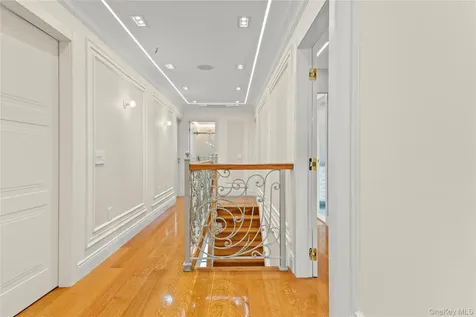 18108 69th Avenue Fresh Meadows NY 11365