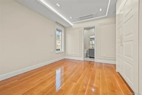 18108 69th Avenue Fresh Meadows NY 11365