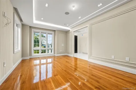 18108 69th Avenue Fresh Meadows NY 11365