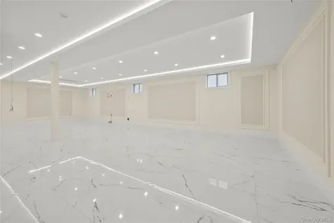 18108 69th Avenue Fresh Meadows NY 11365