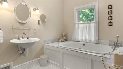 4317 Ny 23 Hudson NY 12534