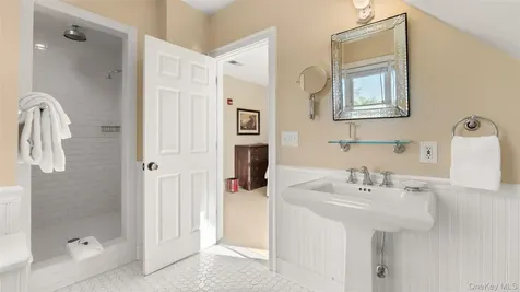 4317 Ny 23 Hudson NY 12534