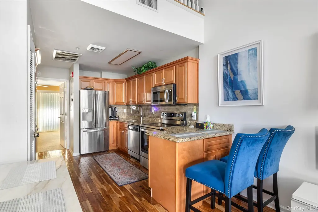 121 Willow Lane Valley Stream NY 11580