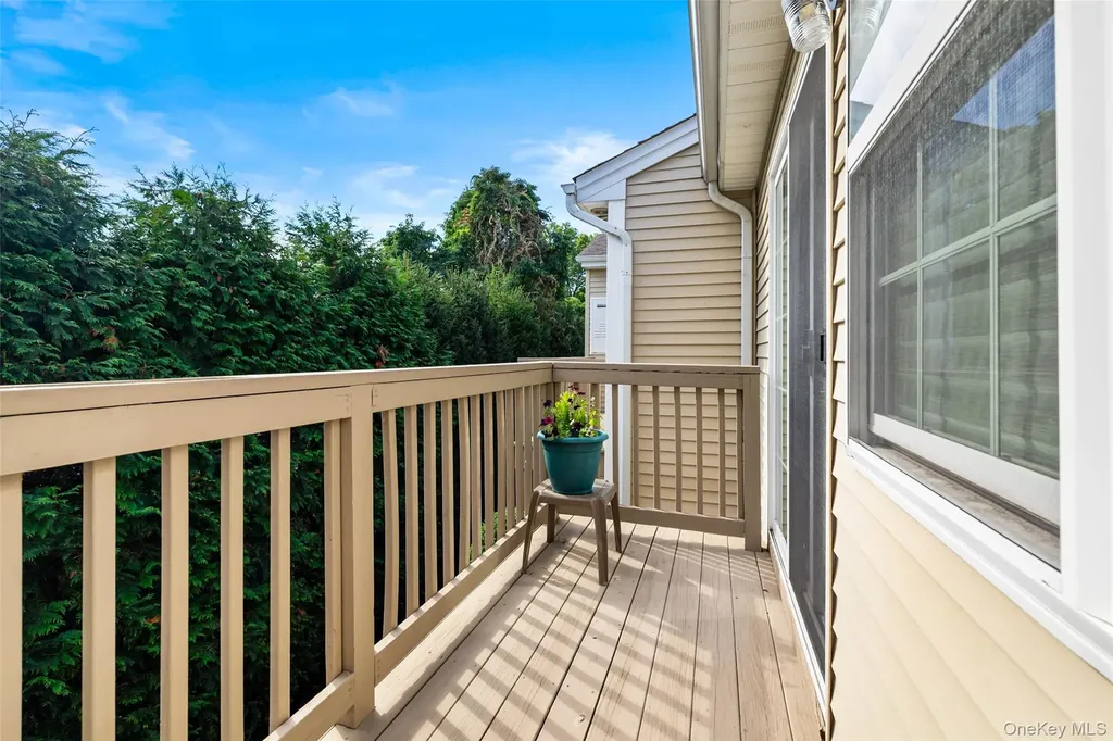 121 Willow Lane Valley Stream NY 11580