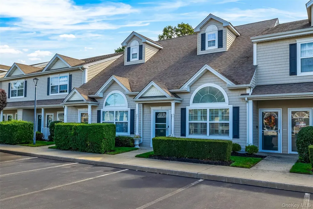 121 Willow Lane Valley Stream NY 11580