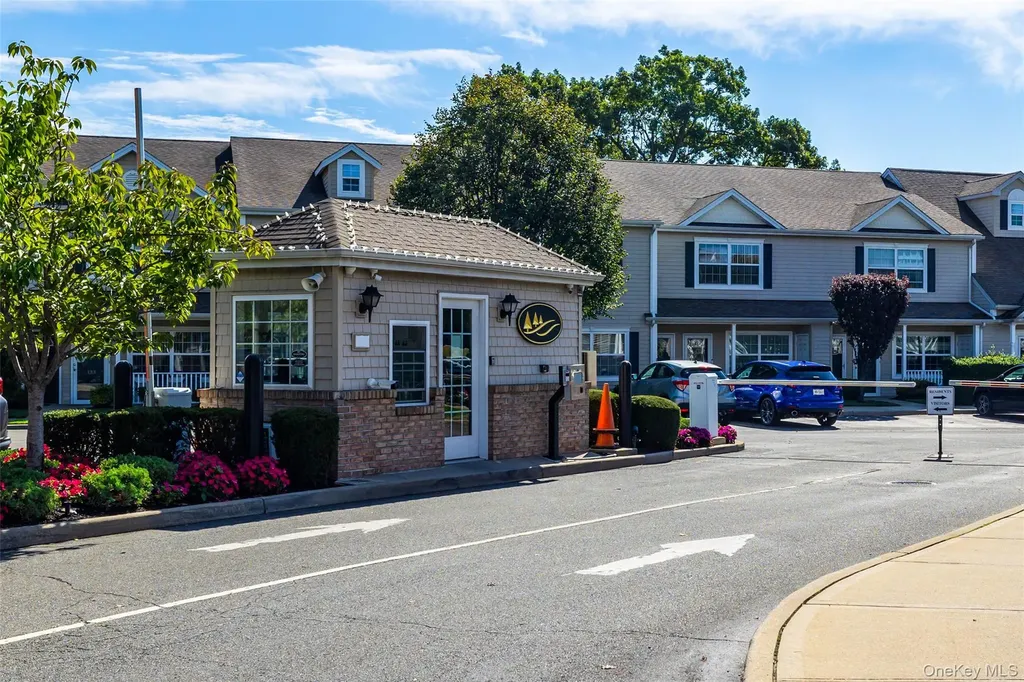 121 Willow Lane Valley Stream NY 11580