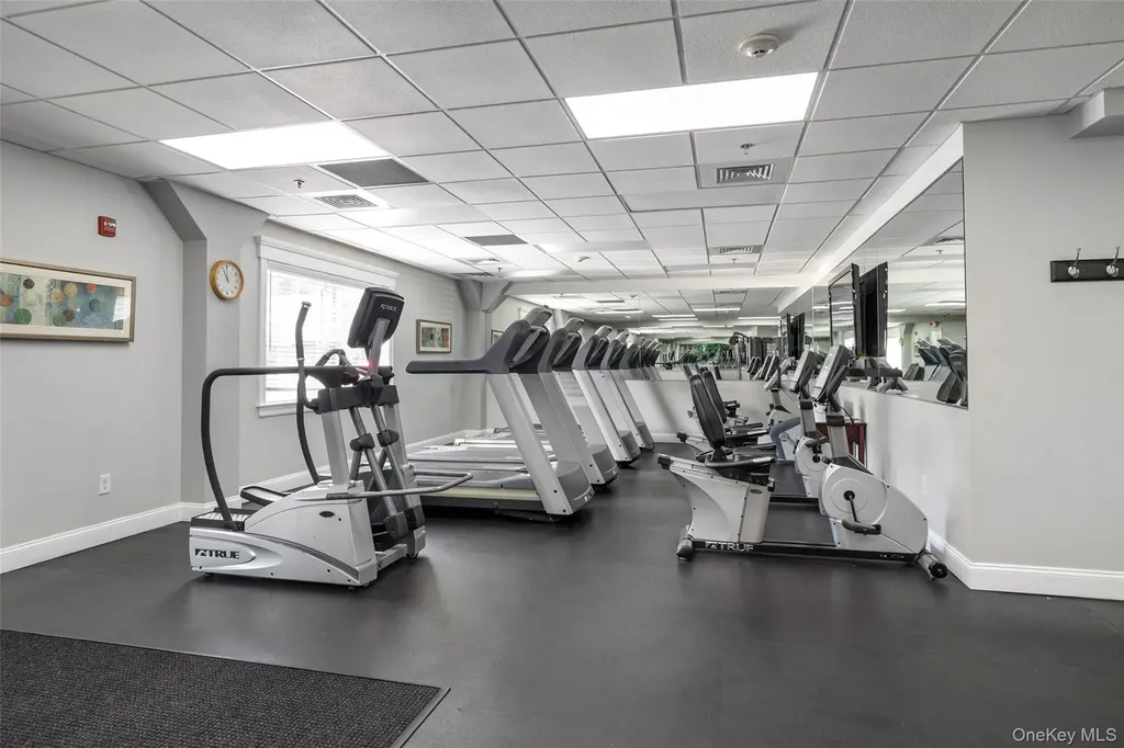 121 Willow Lane Valley Stream NY 11580
