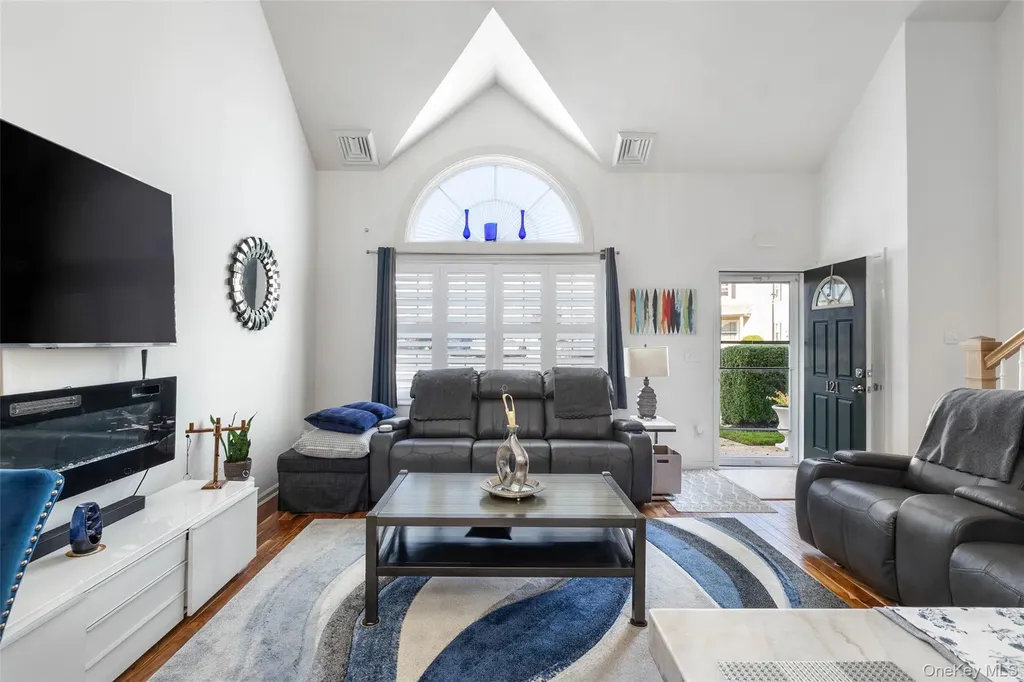 121 Willow Lane Valley Stream NY 11580