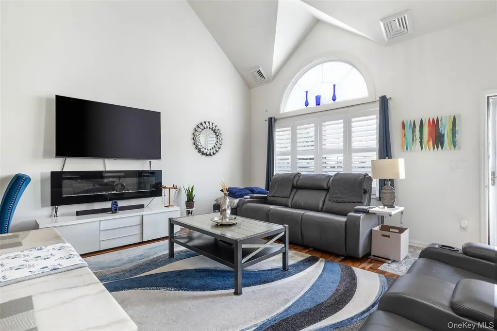 121 Willow Lane Valley Stream NY 11580