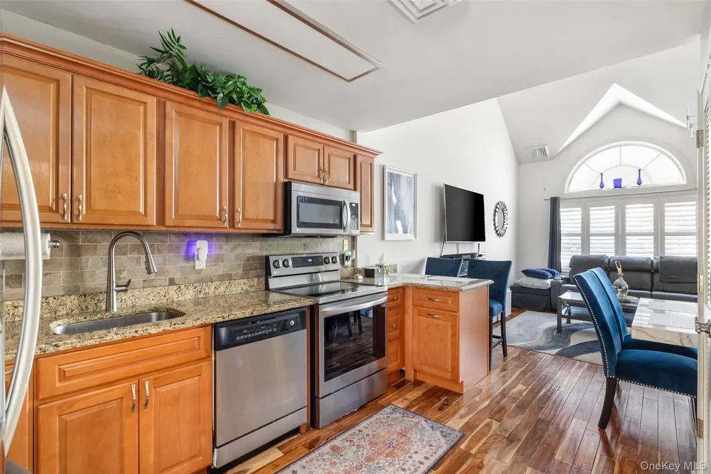 121 Willow Lane Valley Stream NY 11580