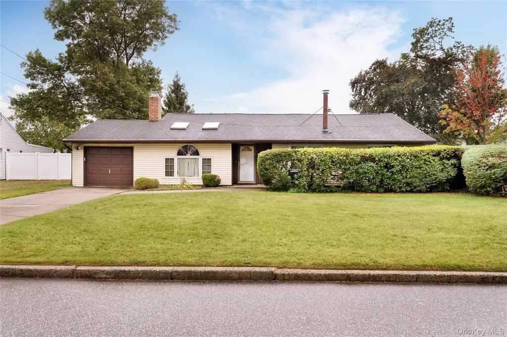4 Comet Road Selden NY 11784