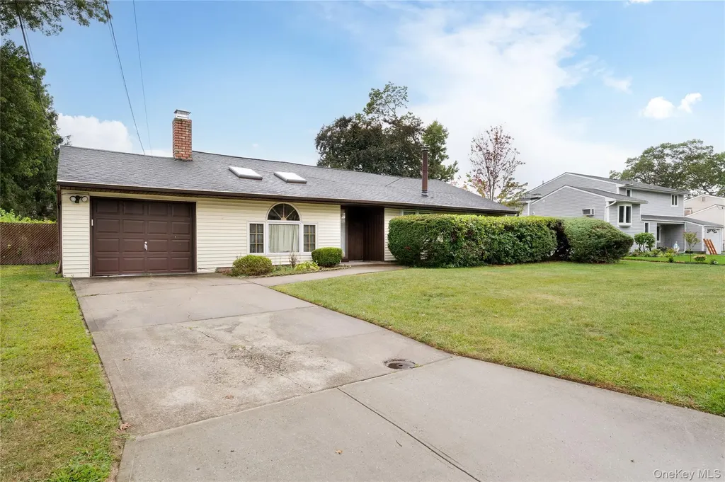4 Comet Road Selden NY 11784