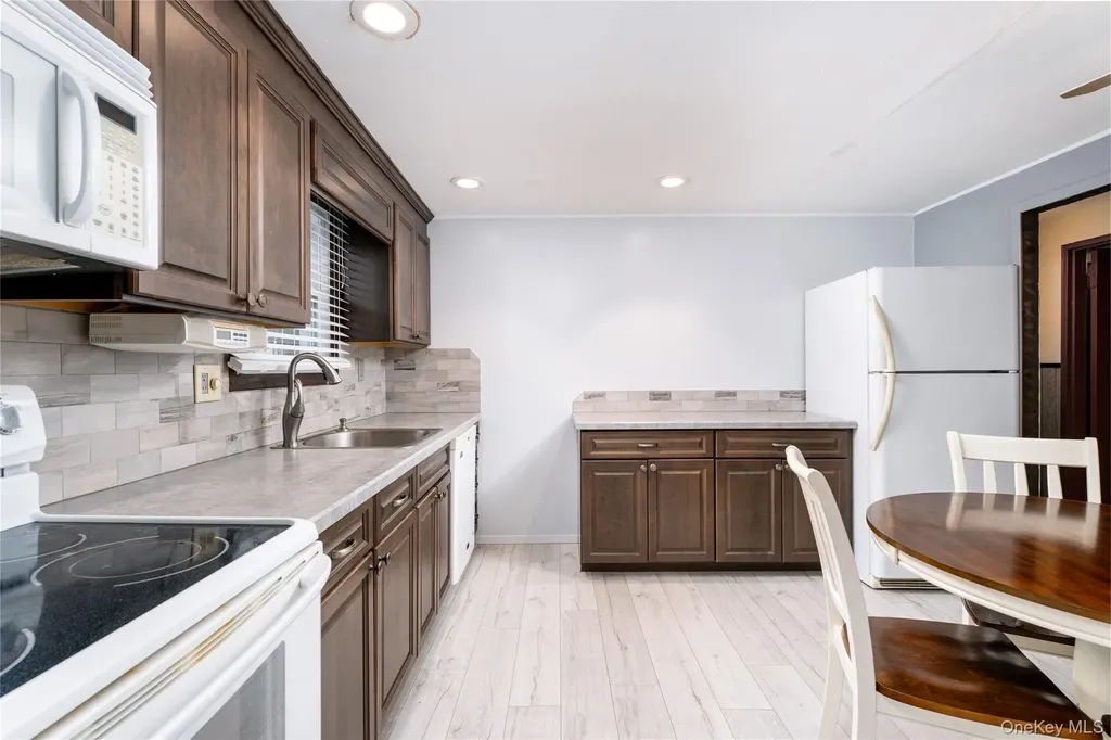 4 Comet Road Selden NY 11784